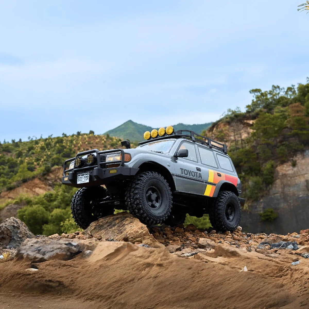 FMS 1:10 FCX10 LC80 Toyota Land Cruiser 80 RS - Image 8