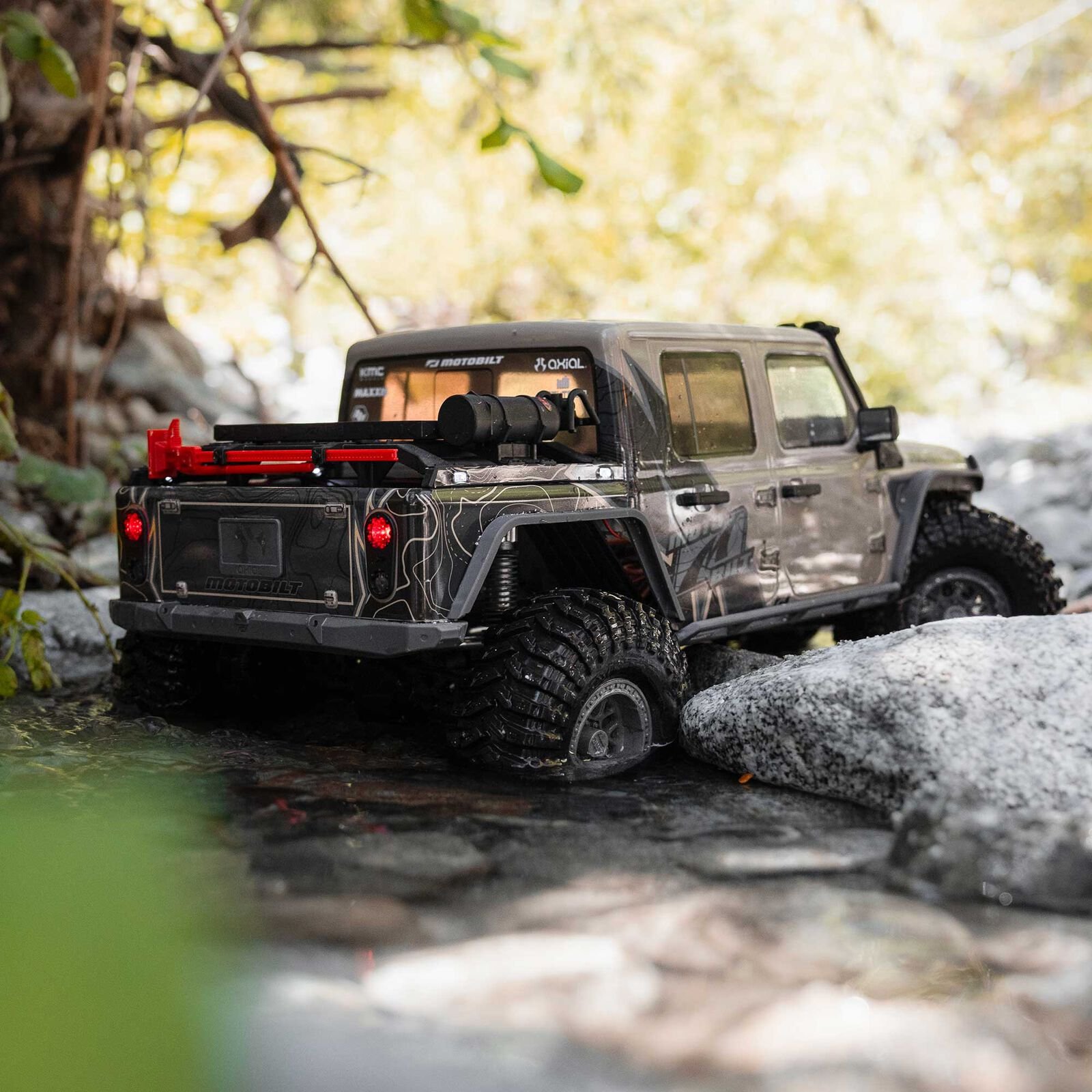 Axial 1/10 SCX10 III Motobilt Waypoint Jeep JT Gladiator 4X4 RTR Brushed Rock Crawler, Tan - Image 7