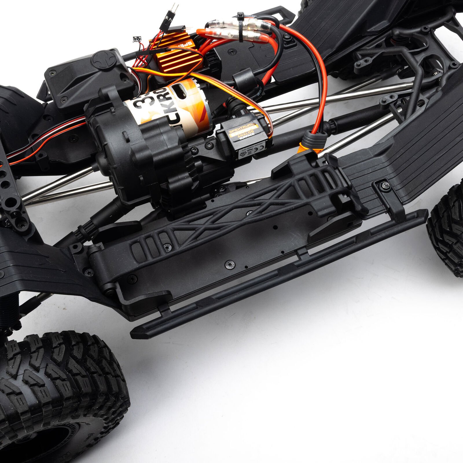 Axial 1/10 SCX10 III Motobilt Waypoint Jeep JT Gladiator 4X4 RTR Brushed Rock Crawler, Tan - Image 12